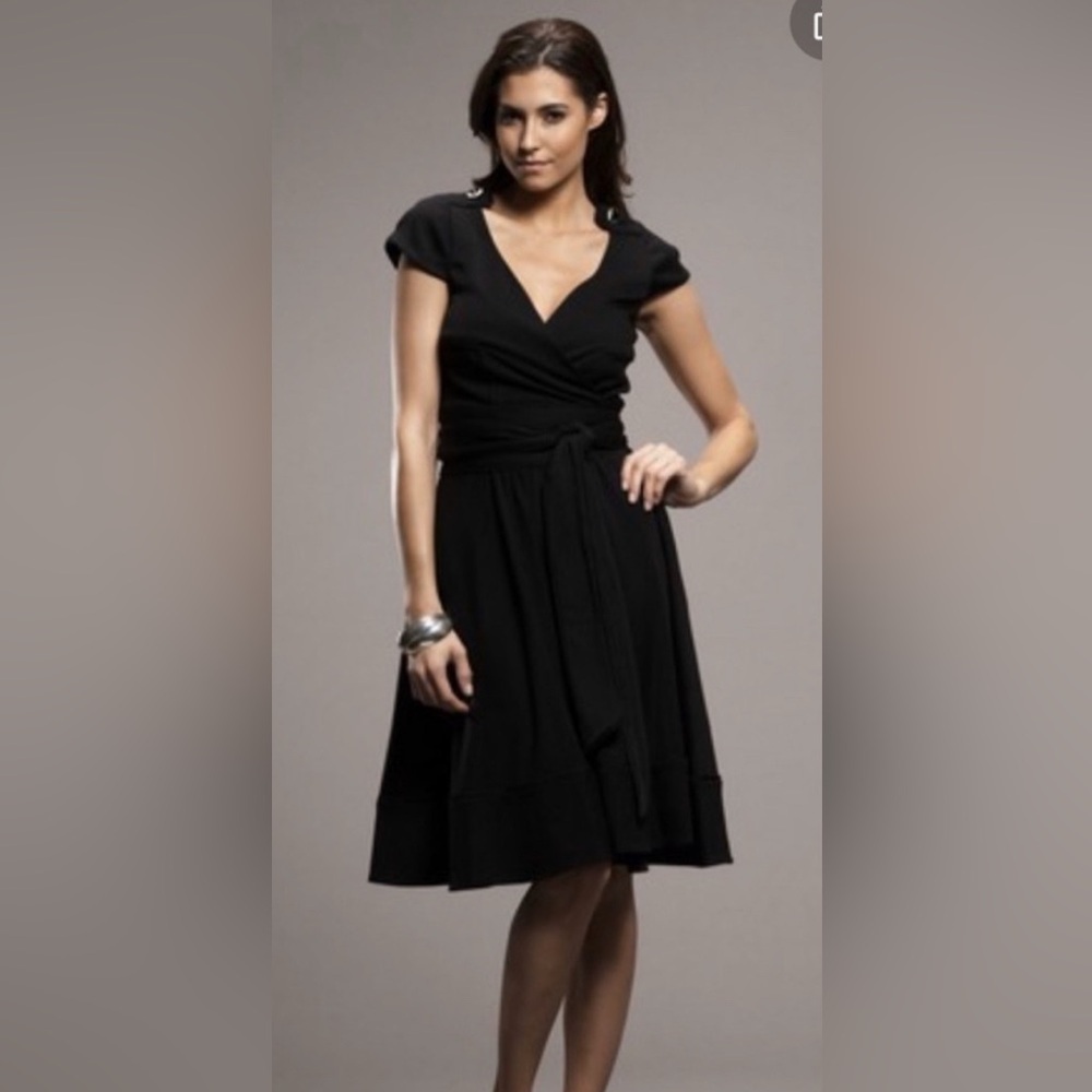 Diane Von Furstenberg Brass 100% Wool Wrap Black Midi Dress Size 2 Casual Office